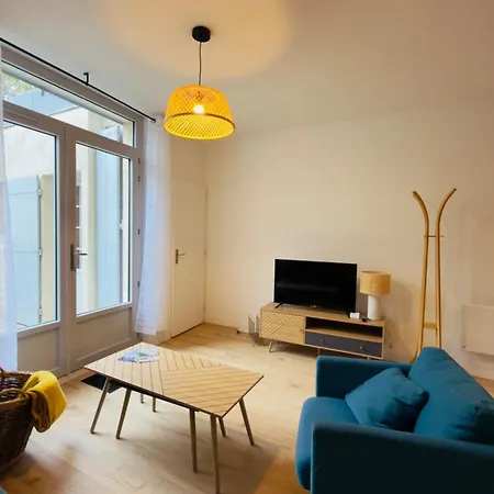 La Cour Des Bancs Apartment