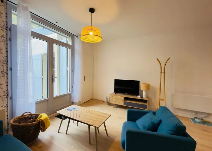 La Cour Des Bancs Apartment